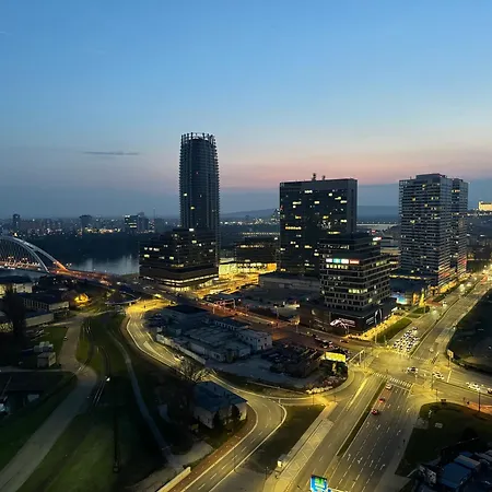 Klingerka Apartment, 25th Floor With Free Parking And View Of Castle And Danube Appartamento *