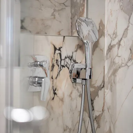 Klingerka Apartment, 25th Floor With Free Parking And View Of Castle And Danube