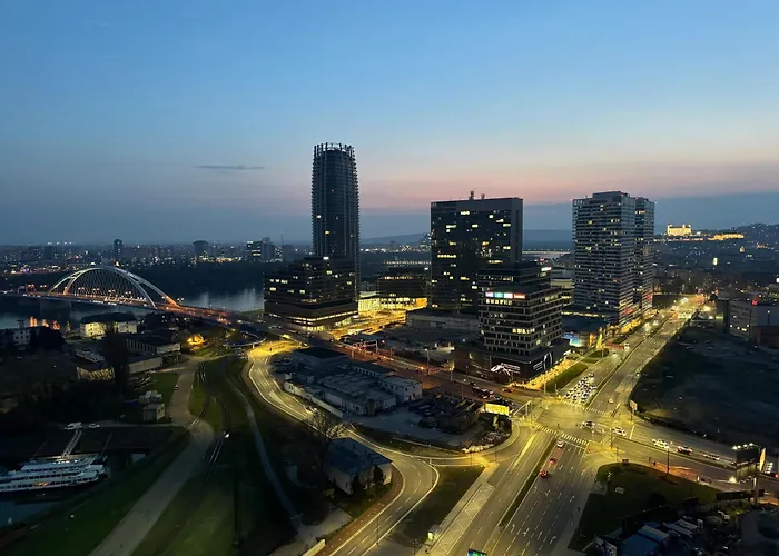 Klingerka Apartment, 25th Floor With Free Parking And View Of Castle And Danube 아파트 *