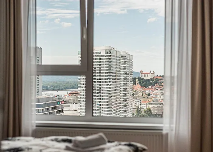 Klingerka Apartment, 25th Floor With Free Parking And View Of Castle And Danube Apartmán