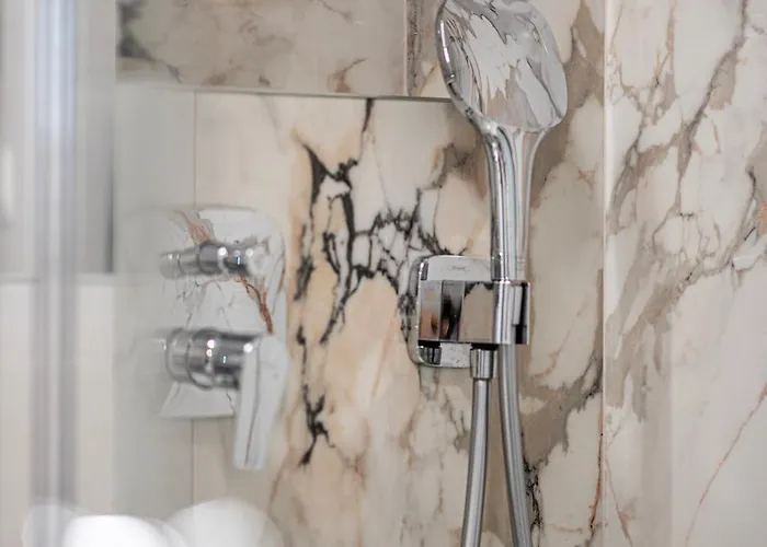 Klingerka Apartment, 25th Floor With Free Parking And View Of Castle And Danube