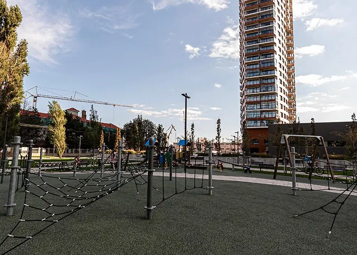 Klingerka Apartment, 25th Floor With Free Parking And View Of Castle And Danube 아파트 *