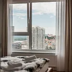 Klingerka Apartment, 25th Floor With Free Parking And View Of Castle And Danube Daire