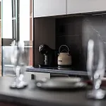 Daire Klingerka Apartment, 25th Floor With Free Parking And View Of Castle And Danube *