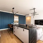 Klingerka Apartment, 25th Floor With Free Parking And View Of Castle And Danube Daire Bratislava