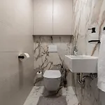 Klingerka Apartment, 25th Floor With Free Parking And View Of Castle And Danube