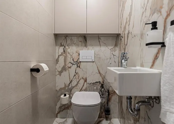 Klingerka Apartment, 25th Floor With Free Parking And View Of Castle And Danube