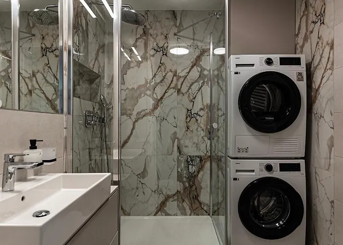 Апартаменты Klingerka Apartment, 25th Floor With Free Parking And View Of Castle And Danube *